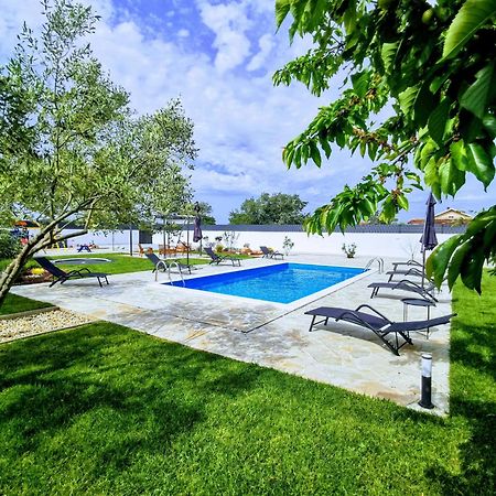 Holiday Home Aprilis With Pool, Jacuzzi And Sauna Galovac  Екстериор снимка