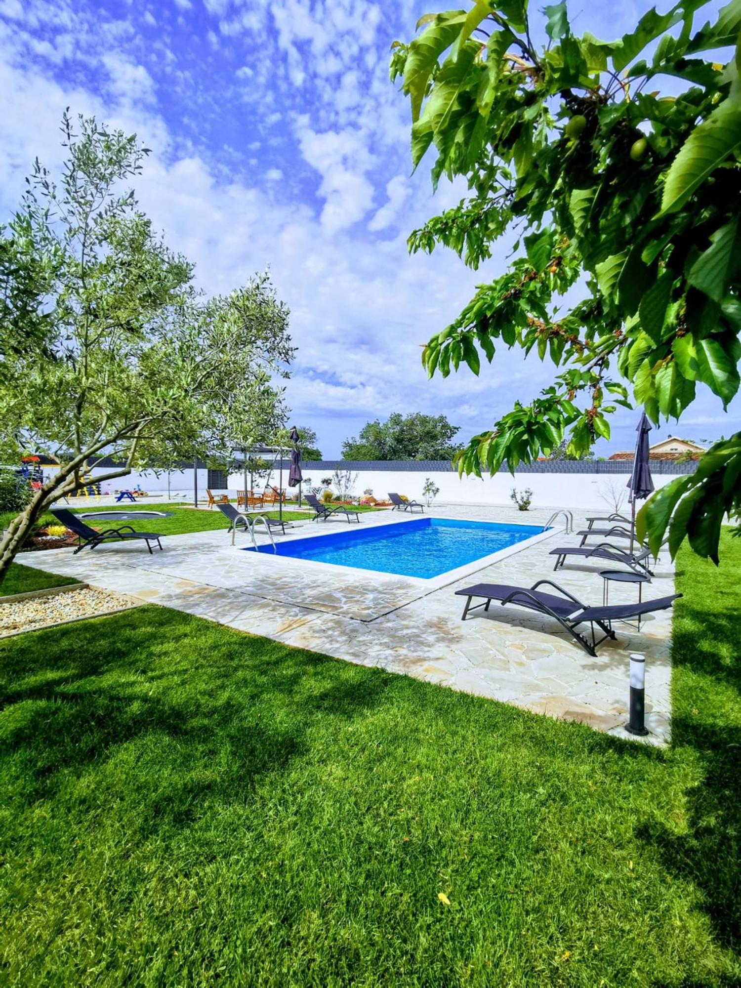Holiday Home Aprilis With Pool, Jacuzzi And Sauna Galovac  Екстериор снимка