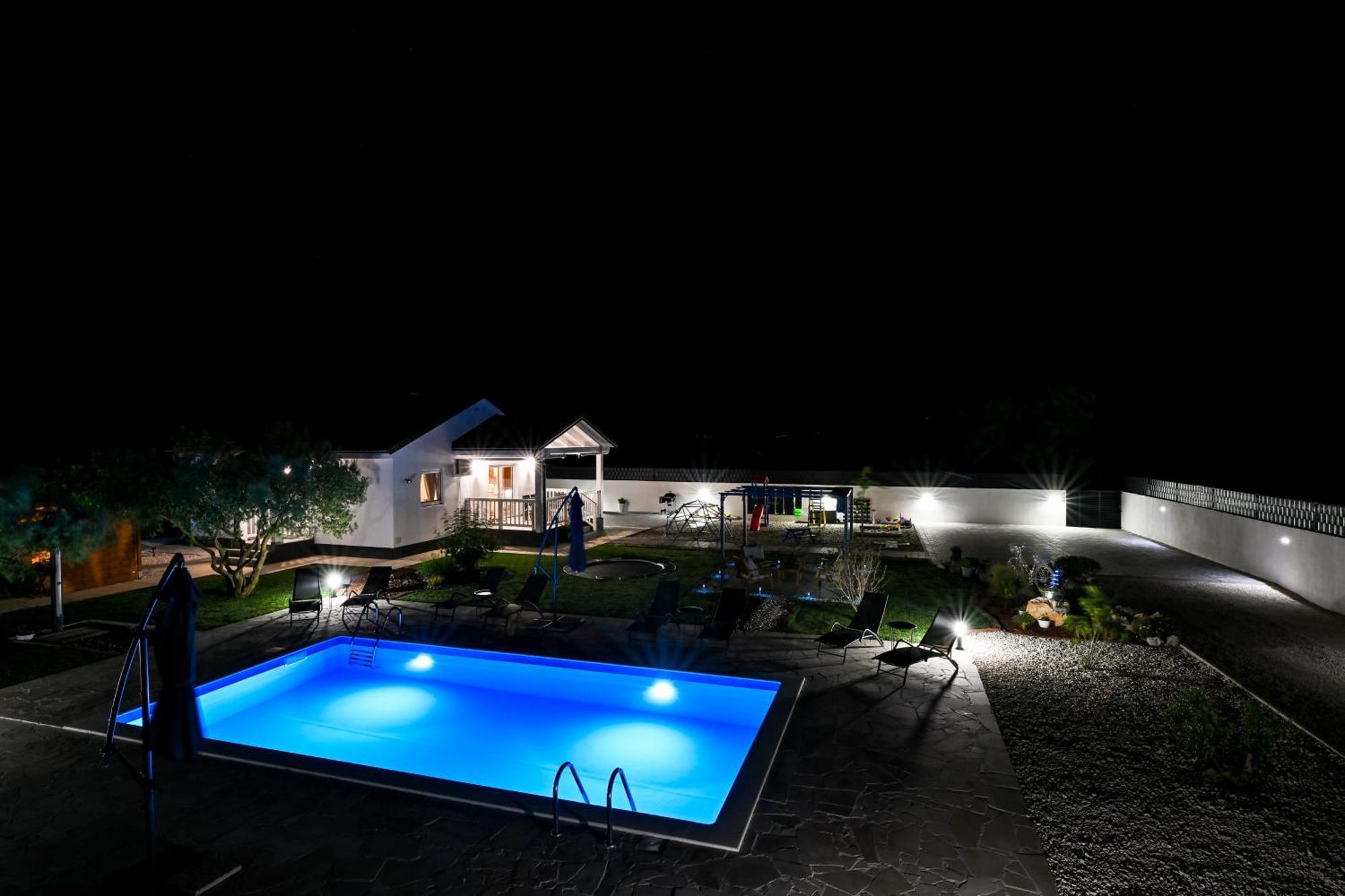 Holiday Home Aprilis With Pool, Jacuzzi And Sauna Galovac  Екстериор снимка