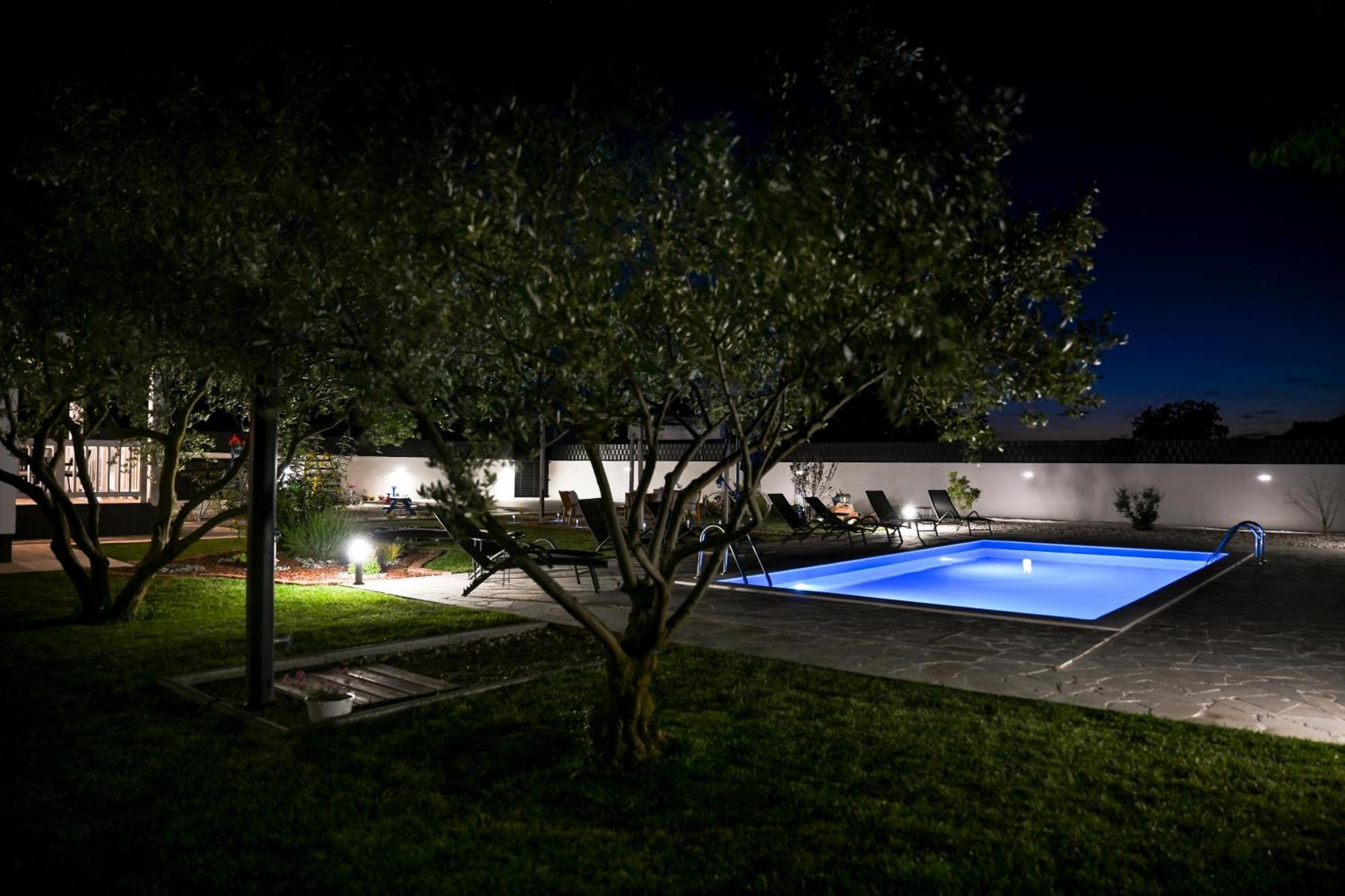 Holiday Home Aprilis With Pool, Jacuzzi And Sauna Galovac  Екстериор снимка