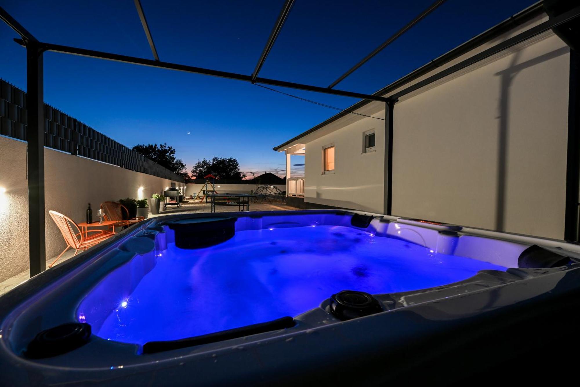 Holiday Home Aprilis With Pool, Jacuzzi And Sauna Galovac  Екстериор снимка