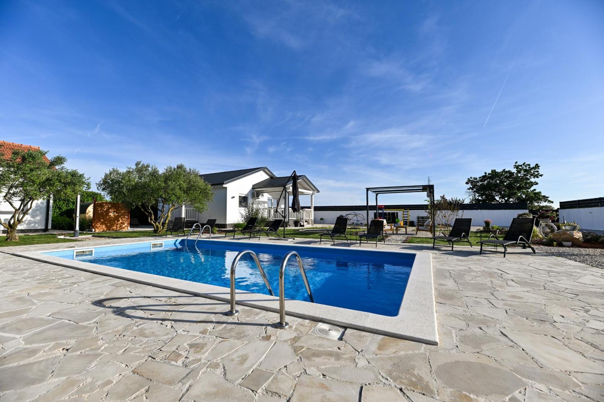 Holiday Home Aprilis With Pool, Jacuzzi And Sauna Galovac  Екстериор снимка