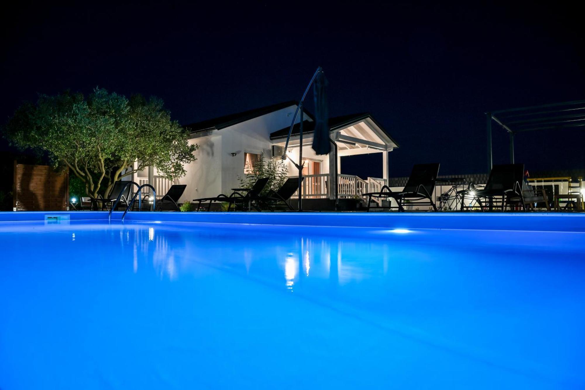 Holiday Home Aprilis With Pool, Jacuzzi And Sauna Galovac  Екстериор снимка