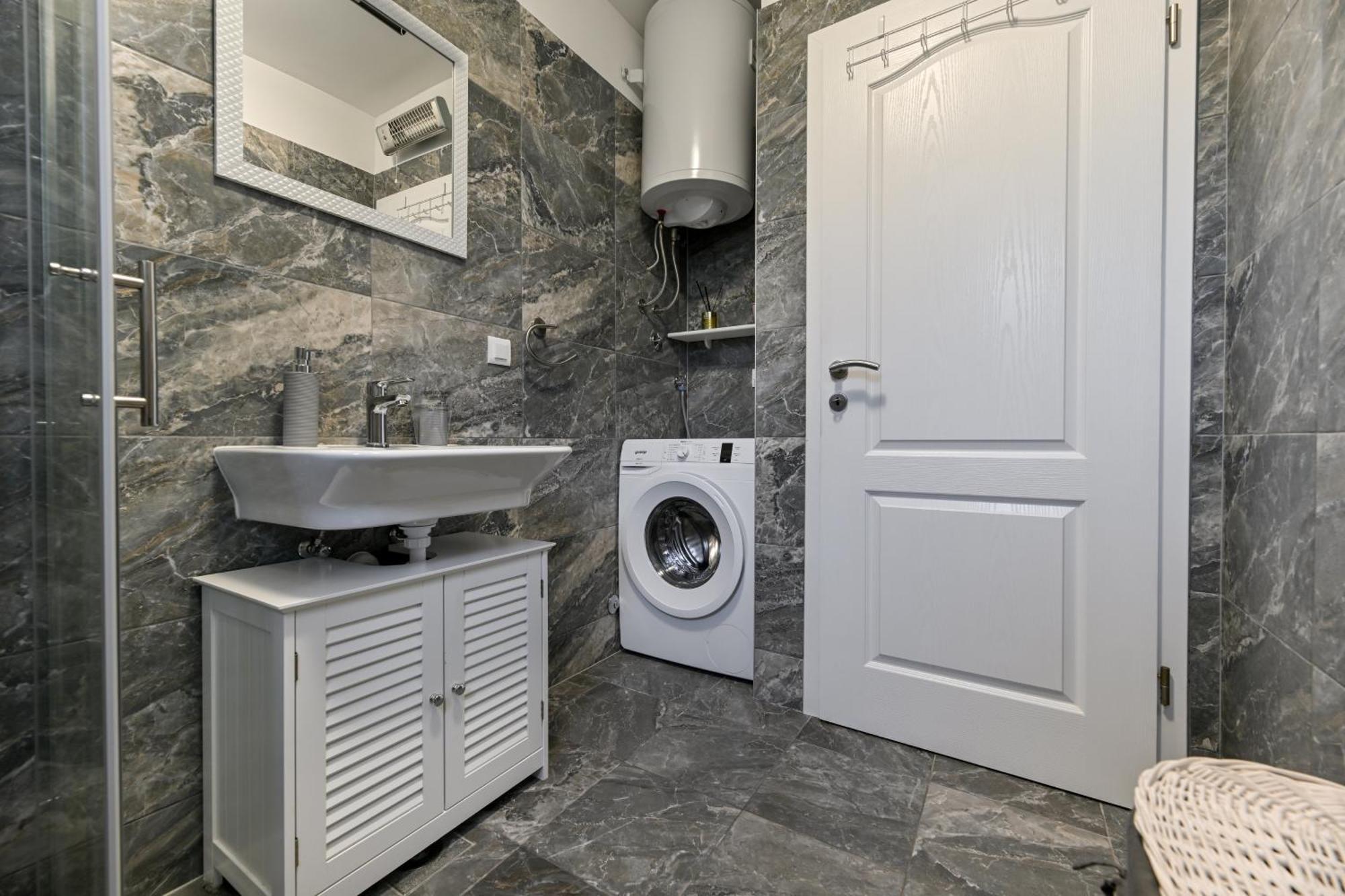 Holiday Home Aprilis With Pool, Jacuzzi And Sauna Galovac  Екстериор снимка