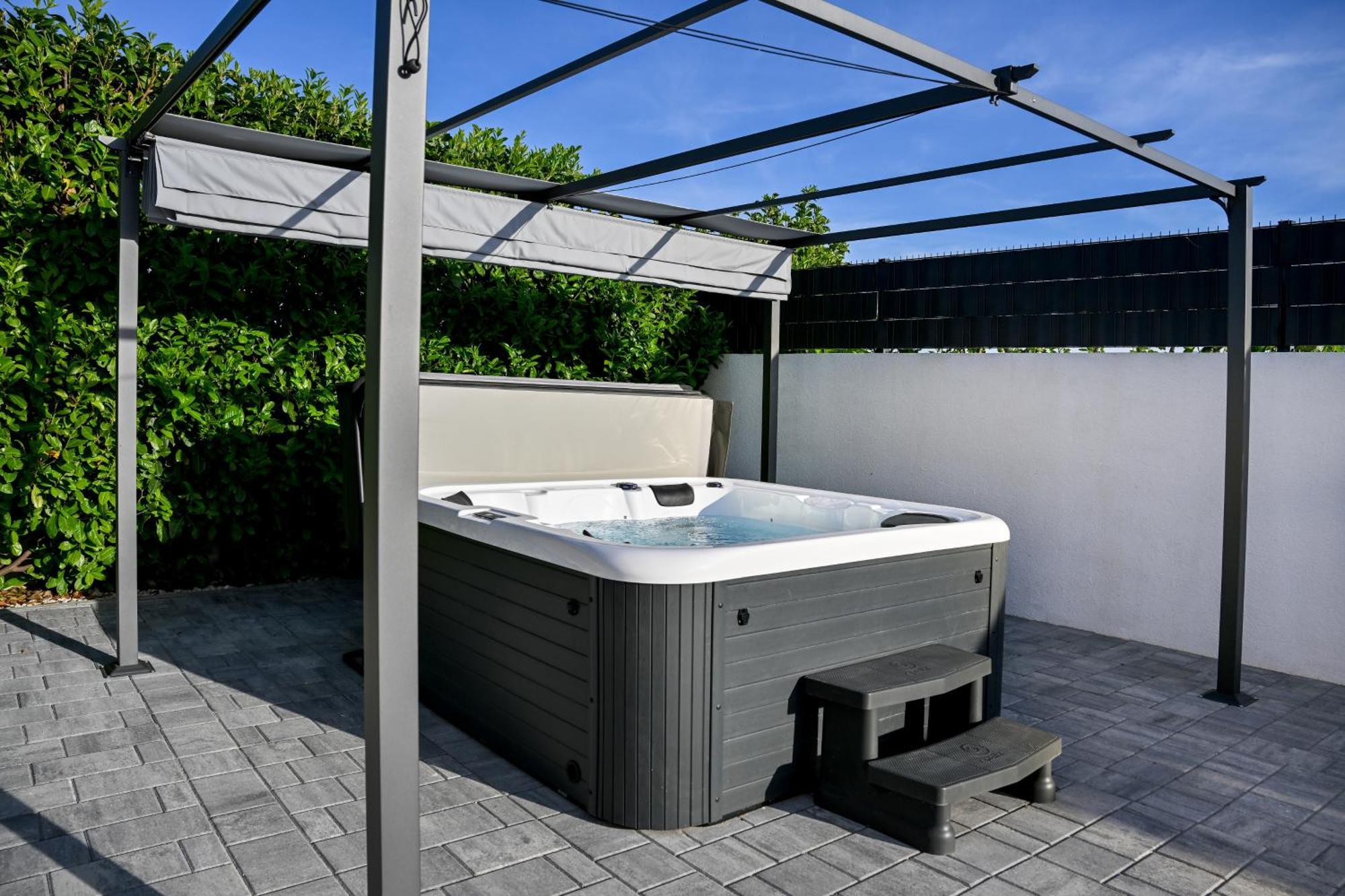 Holiday Home Aprilis With Pool, Jacuzzi And Sauna Galovac  Екстериор снимка