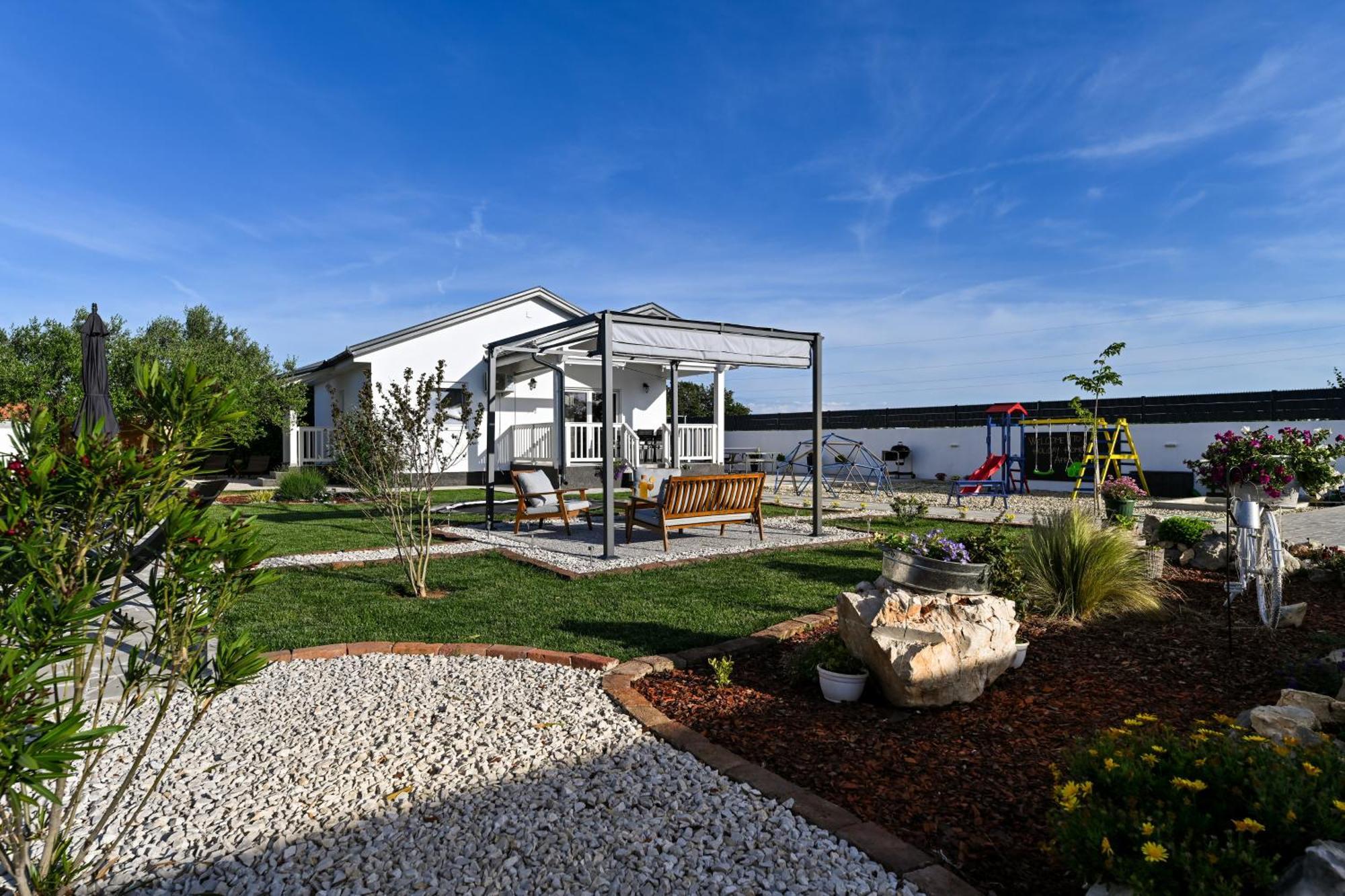 Holiday Home Aprilis With Pool, Jacuzzi And Sauna Galovac  Екстериор снимка